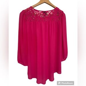 Worthington Medium Blouse Magenta 3/4 Sleeves Hi Low Hem Flowy Lace neckline